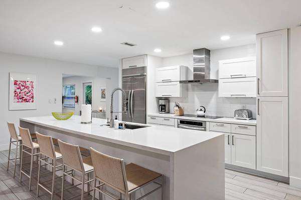 570 N DOVER RD, Tequesta, FL 33469