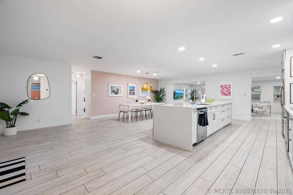 570 N DOVER RD, Tequesta, FL 33469