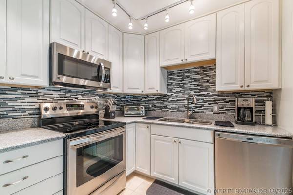 717 7TH LN, Palm Beach Gardens, FL 33418
