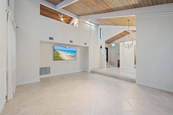 101 W Spearfish LN, Jupiter, FL 33477