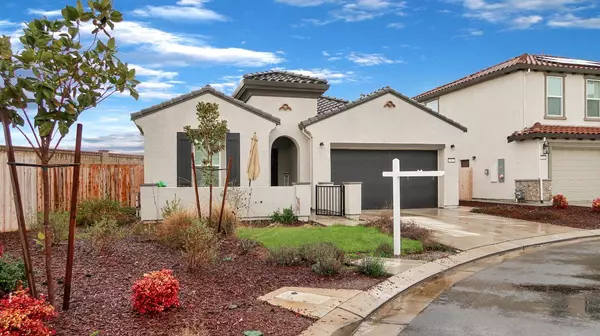 1942 Carmel Ranch CIR, Oakdale, CA 95361