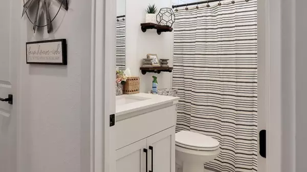 1942 Carmel Ranch CIR, Oakdale, CA 95361