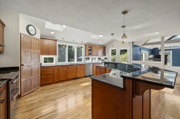161 Winter St, Duxbury, MA 02332-4610