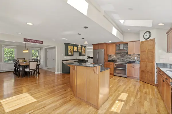 161 Winter St, Duxbury, MA 02332-4610