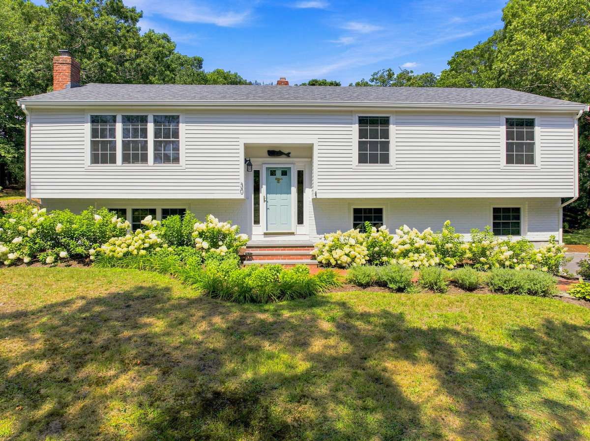 30 Pawtuxet Rd, Plymouth, MA 02360-1422