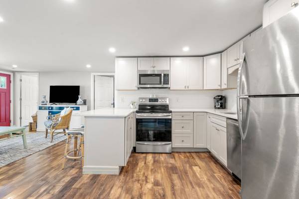 22 Janet St, Plymouth, MA 02360-1412