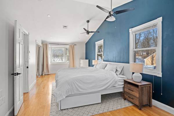 5 Endicott St, Weymouth, MA 02189-1711