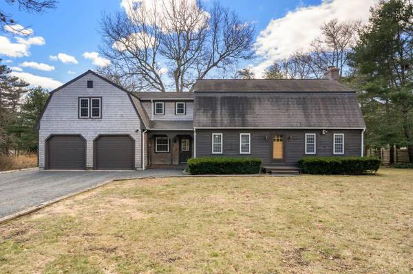 22 Pinecrest Dr, Forestdale, MA 02644-1418