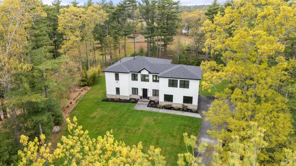 3 Kestrel Way, Carver, MA 02330-1085