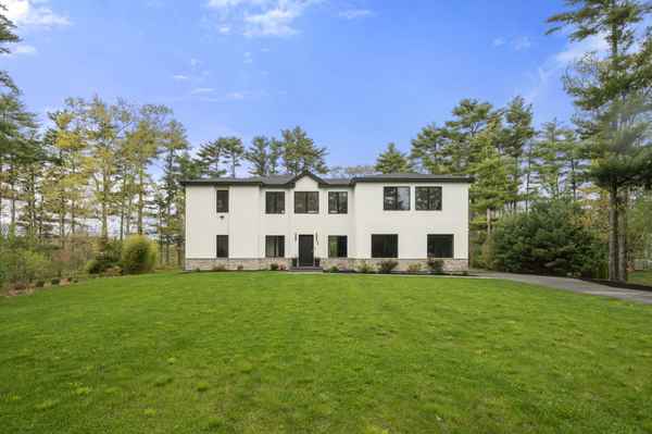 3 Kestrel Way, Carver, MA 02330-1085