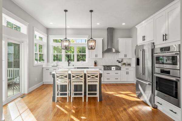 7 Stanley Ln, Carver, MA 02330-1098