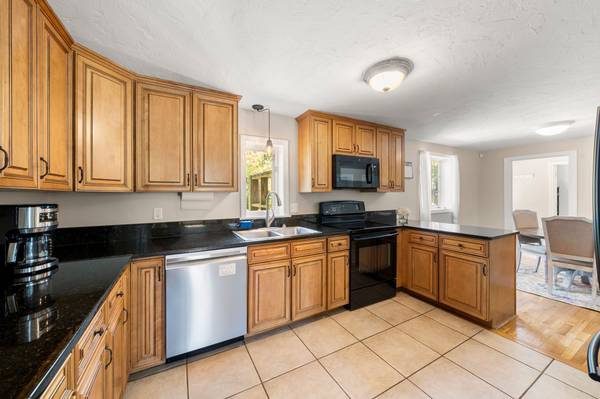 302 Ames Way, Centerville, MA 02632-2731