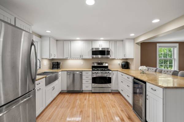 1144 State Rd, Plymouth, MA 02360-5166