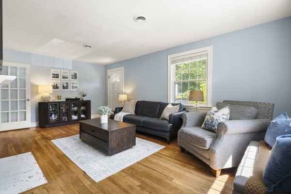 327 Plain St, Marshfield, MA 02050-2710