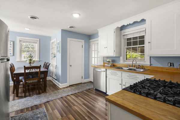 327 Plain St, Marshfield, MA 02050-2710