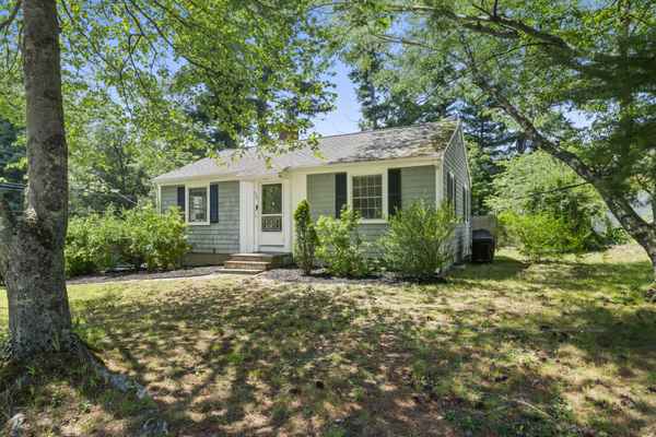 327 Plain St, Marshfield, MA 02050-2710