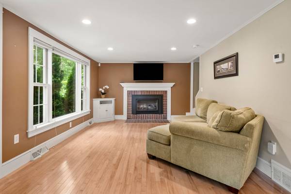 1144 State Rd, Plymouth, MA 02360-5166