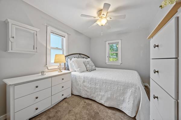 4 Cole St, Kingston, MA 02364-1719