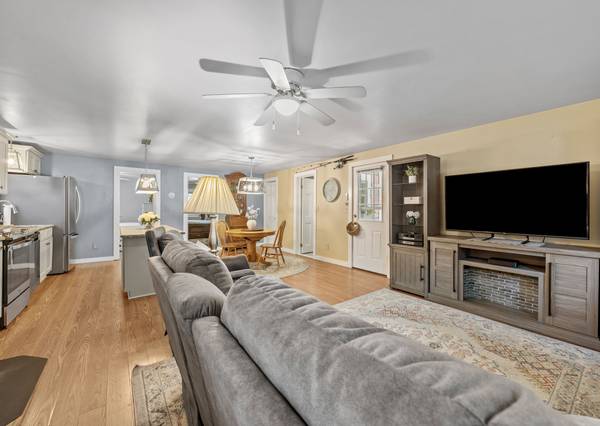 4 Cole St, Kingston, MA 02364-1719