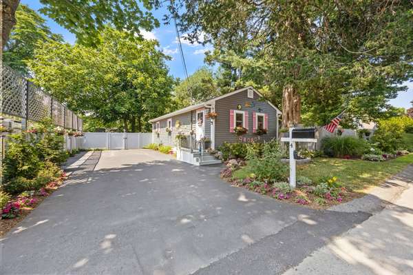 4 Cole St, Kingston, MA 02364-1719