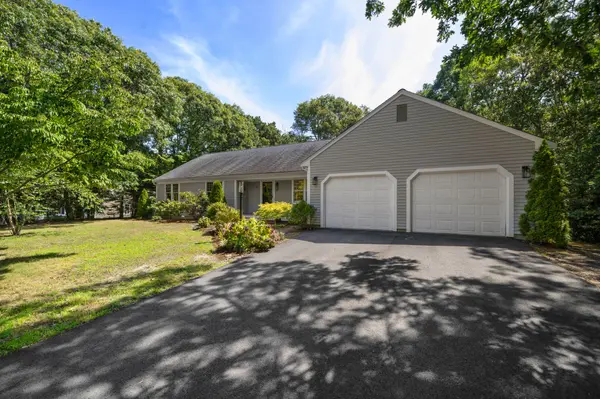 11 Fairways Dr, Harwich, MA 02645-1951
