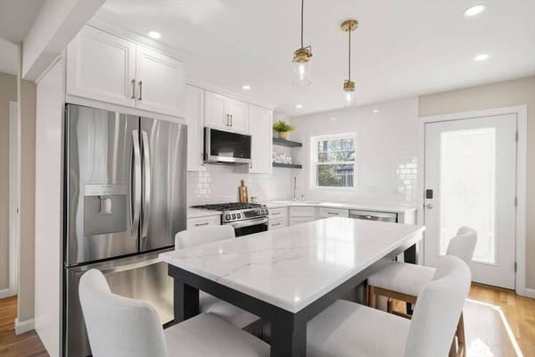 138 Shore Dr, Plymouth, MA 02360