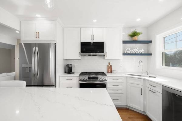 138 Shore Dr, Plymouth, MA 02360