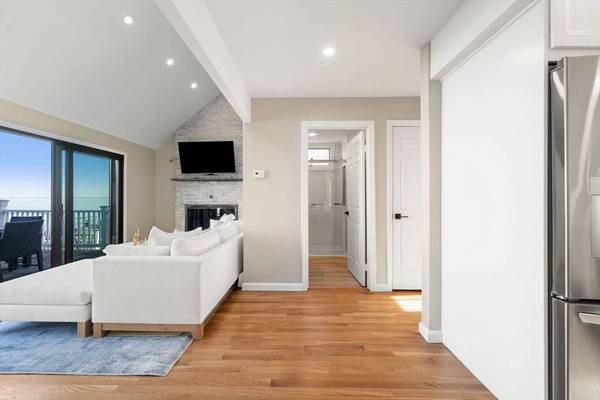 138 Shore Dr, Plymouth, MA 02360