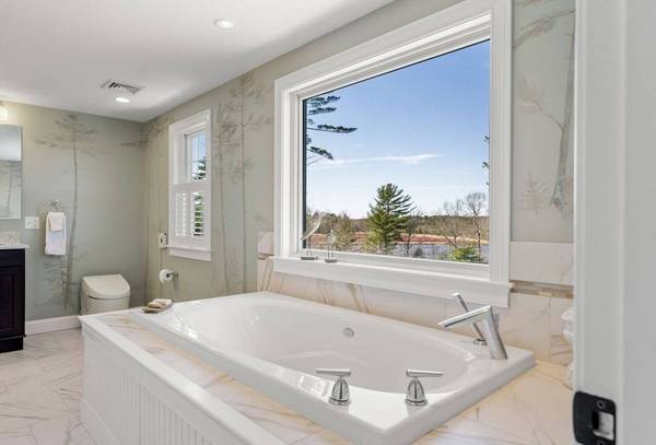 11 Redtail Ln, Carver, MA 02330