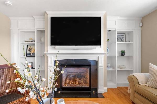 11 Redtail Ln, Carver, MA 02330