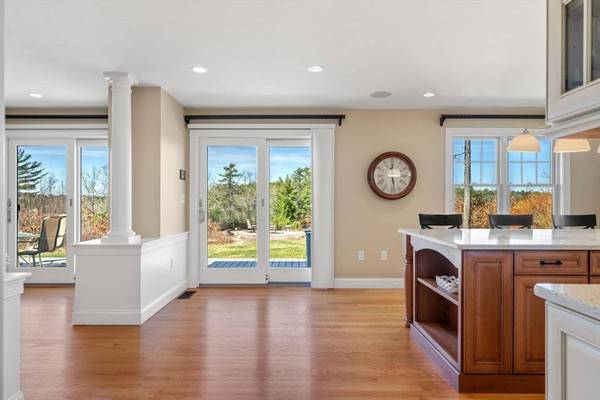 11 Redtail Ln, Carver, MA 02330