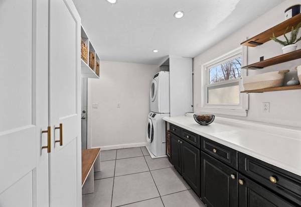 5 Endicott St, Weymouth, MA 02189-1711