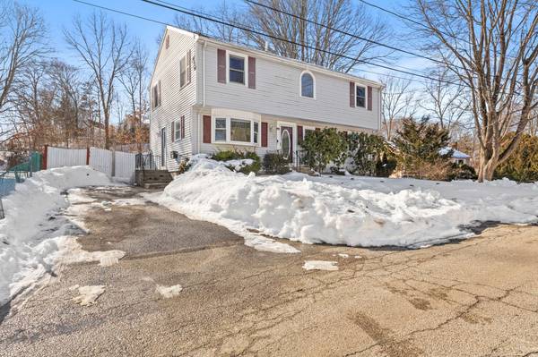 5 Endicott St, Weymouth, MA 02189-1711