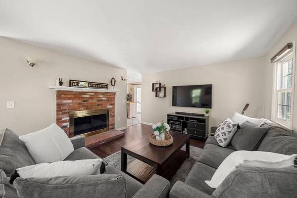 33 Billington Sea Rd, Plymouth, MA 02360