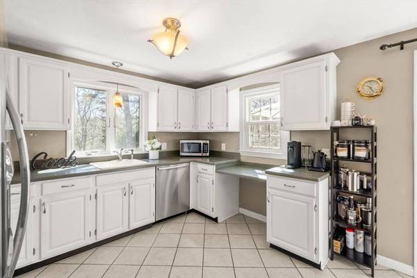 33 Billington Sea Rd, Plymouth, MA 02360