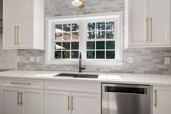 70 Indian Pond Rd, Kingston, MA 02364
