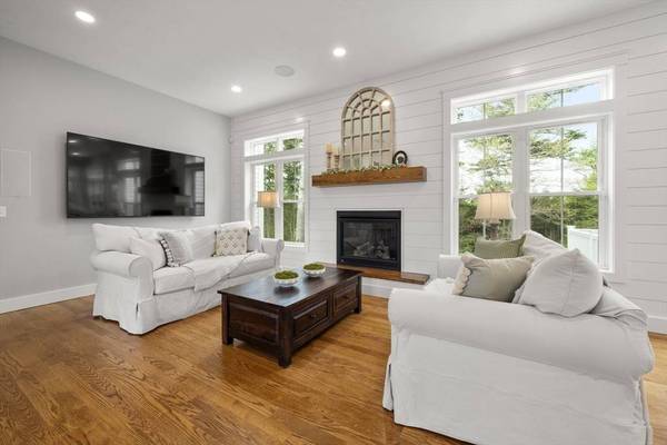 7 Stanley Ln, Carver, MA 02330