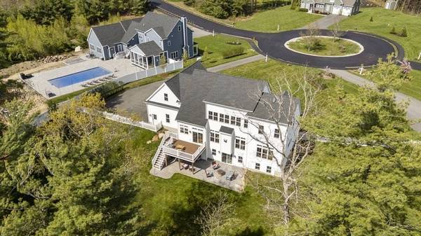 7 Stanley Ln, Carver, MA 02330