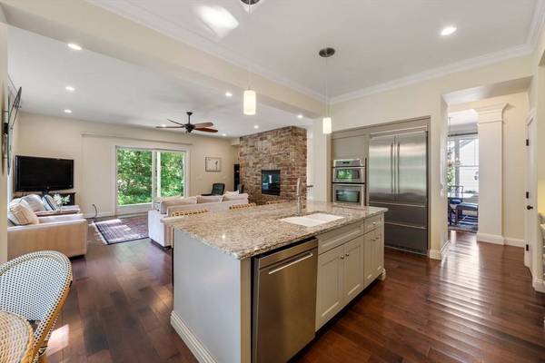 39 Highview Rd, Plymouth, MA 02360