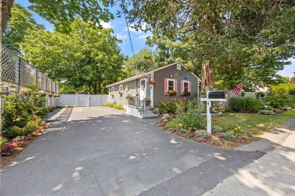 4 Cole St, Kingston, MA 02364-1719