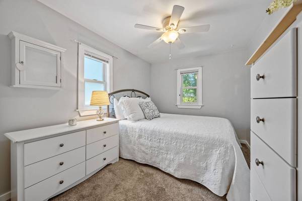 4 Cole St, Kingston, MA 02364-1719