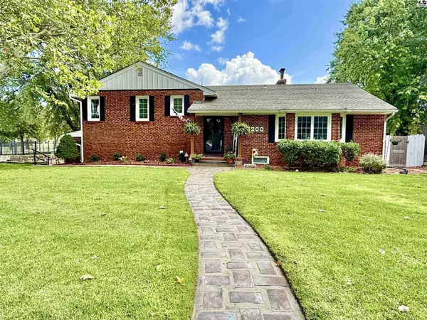 3200 Farmington Rd, Hutchinson, KS 67502