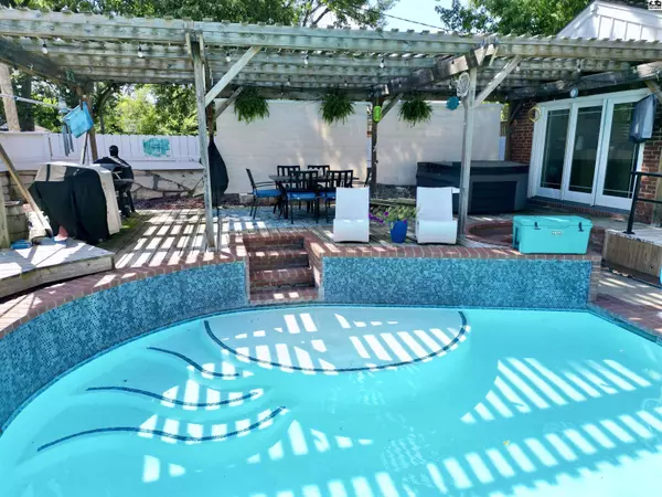 3200 Farmington Rd, Hutchinson, KS 67502