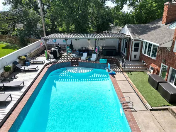 3200 Farmington Rd, Hutchinson, KS 67502