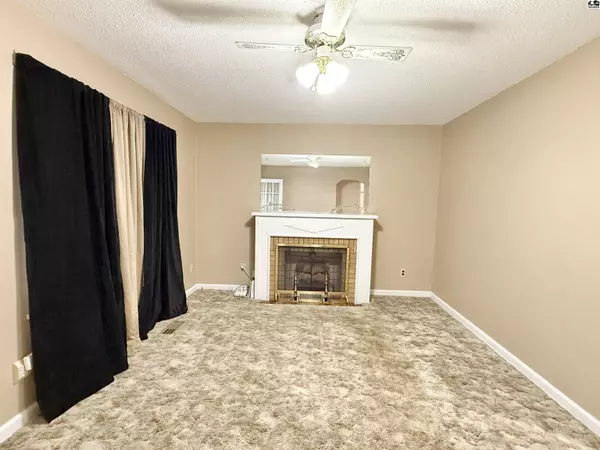 702 W 7th Ave, Hutchinson, KS 67501