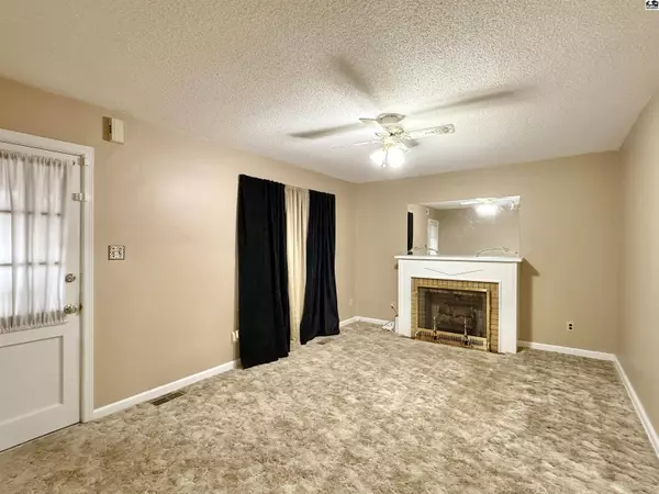 702 W 7th Ave, Hutchinson, KS 67501