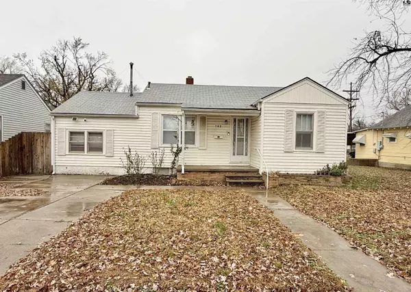 702 W 7th Ave, Hutchinson, KS 67501