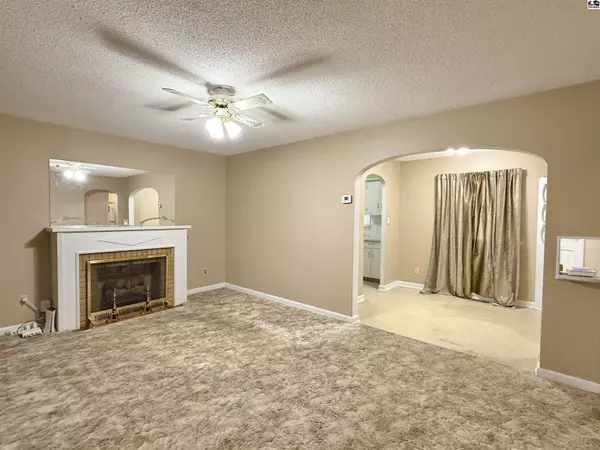 702 W 7th Ave, Hutchinson, KS 67501