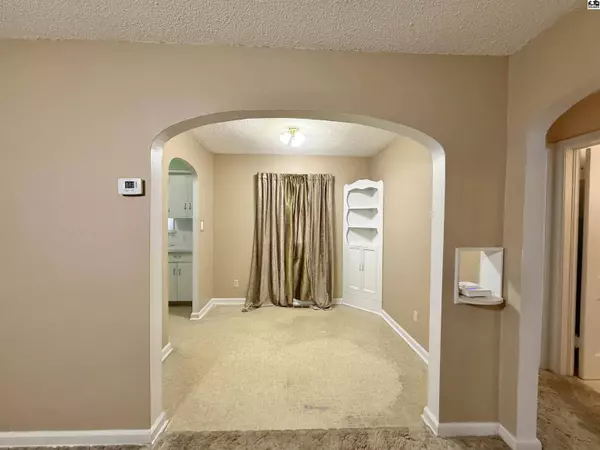 702 W 7th Ave, Hutchinson, KS 67501