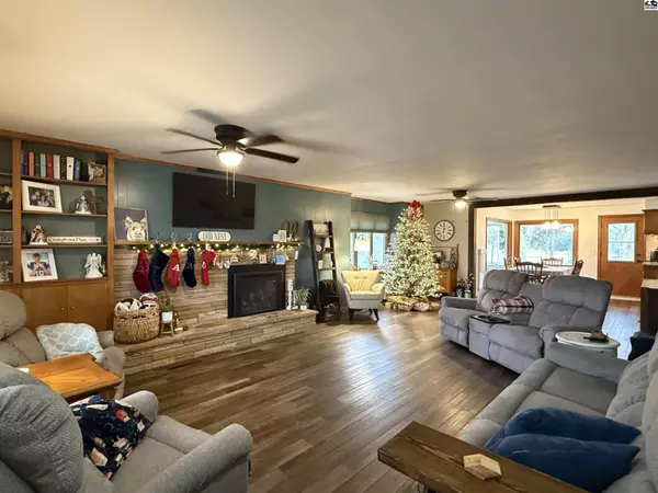 8409 N Sallee Rd, Hutchinson, KS 67502